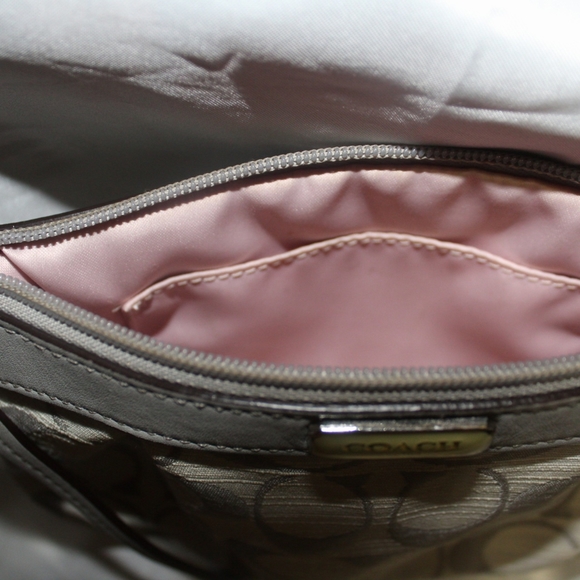 Coach Wristlet - Picture 12 of 14